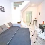 Doliva Chris Private Pool شقة *