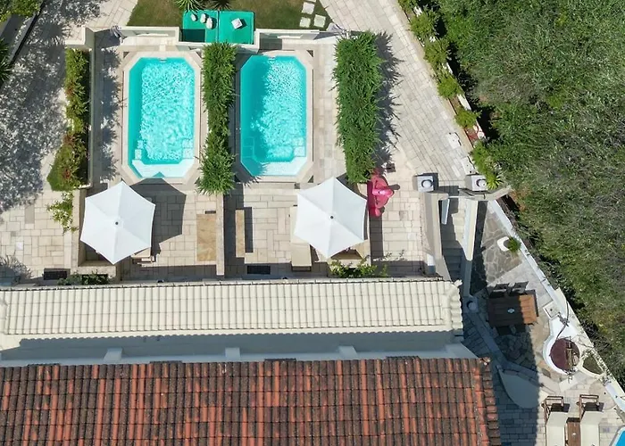 Doliva Chris Private Pool