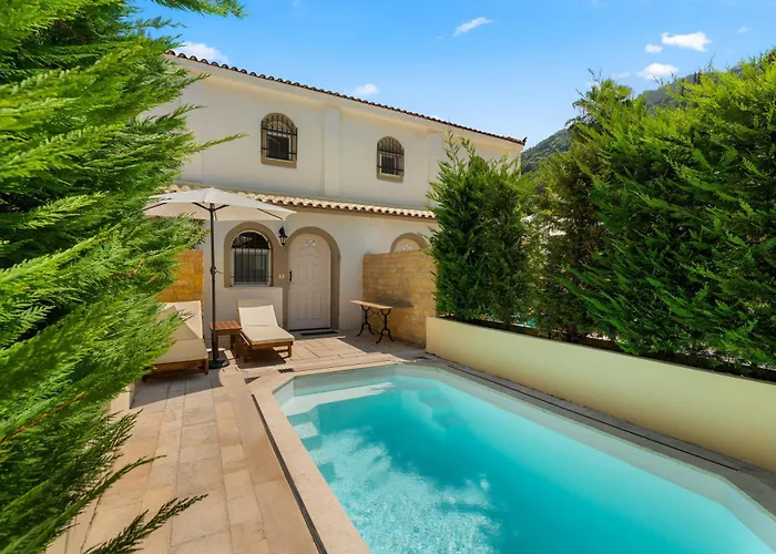 Doliva Chris Private Pool *